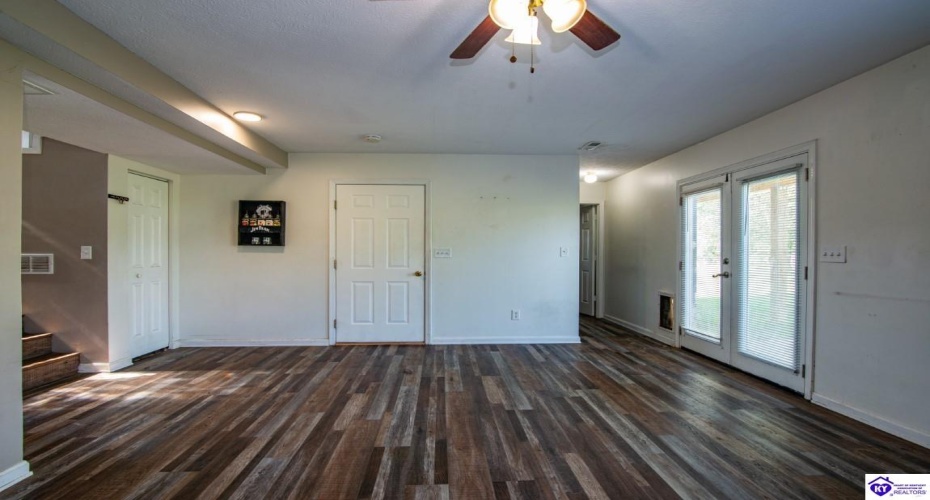 Lorien Court, Elizabethtown, Kentucky 42701, ,2 BathroomsBathrooms,For Sale,Lorien Court,HK24003488