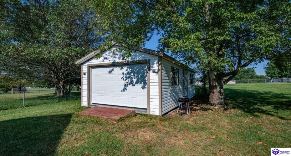 Lorien Court, Elizabethtown, Kentucky 42701, ,2 BathroomsBathrooms,For Sale,Lorien Court,HK24003488