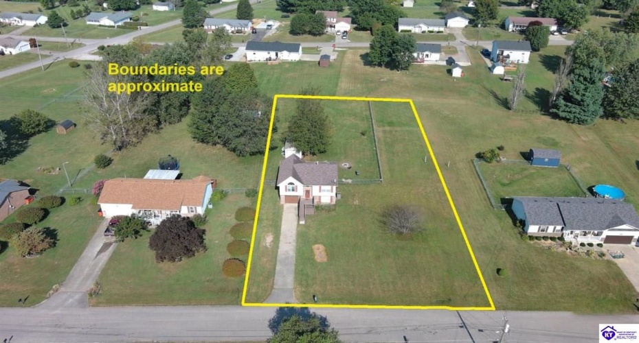 Lorien Court, Elizabethtown, Kentucky 42701, ,2 BathroomsBathrooms,For Sale,Lorien Court,HK24003488