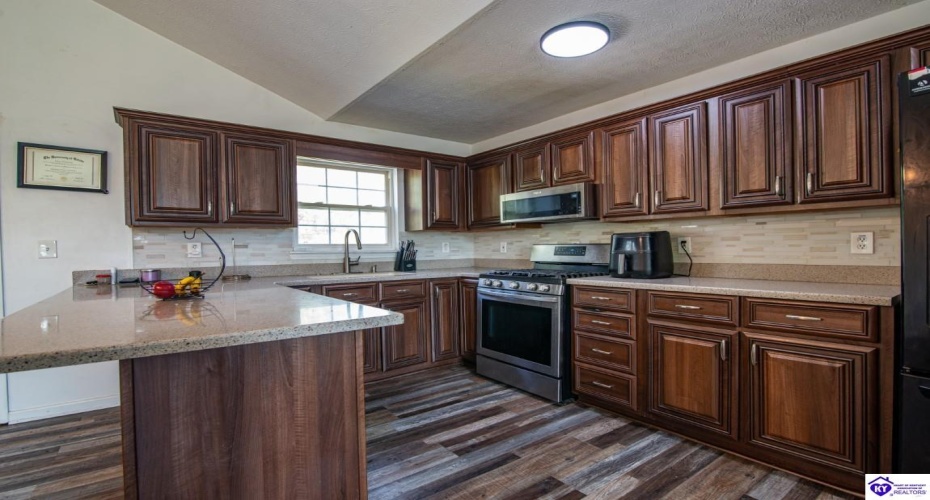 Lorien Court, Elizabethtown, Kentucky 42701, ,2 BathroomsBathrooms,For Sale,Lorien Court,HK24003488