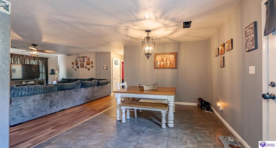 Darren Drive, Leitchfield, Kentucky 42754, ,2 BathroomsBathrooms,For Sale,Darren Drive,HK24003493 Darren Drive, Leitchfield, Kentucky 42754, ,2 BathroomsBathrooms,For Sale,Darren Drive,HK24003493