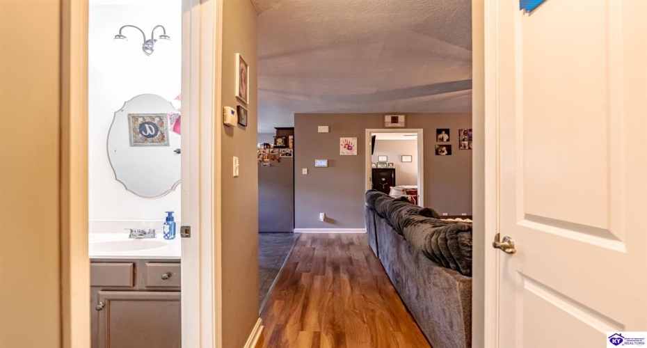 Darren Drive, Leitchfield, Kentucky 42754, ,2 BathroomsBathrooms,For Sale,Darren Drive,HK24003493 Darren Drive, Leitchfield, Kentucky 42754, ,2 BathroomsBathrooms,For Sale,Darren Drive,HK24003493