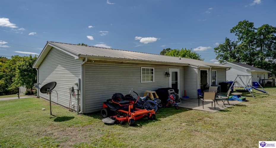 Darren Drive, Leitchfield, Kentucky 42754, ,2 BathroomsBathrooms,For Sale,Darren Drive,HK24003493 Darren Drive, Leitchfield, Kentucky 42754, ,2 BathroomsBathrooms,For Sale,Darren Drive,HK24003493