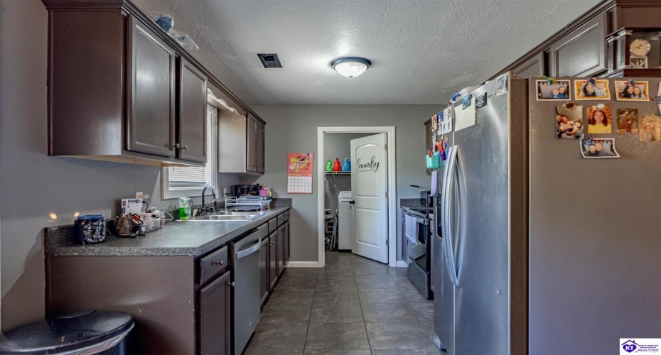 Darren Drive, Leitchfield, Kentucky 42754, ,2 BathroomsBathrooms,For Sale,Darren Drive,HK24003493 Darren Drive, Leitchfield, Kentucky 42754, ,2 BathroomsBathrooms,For Sale,Darren Drive,HK24003493