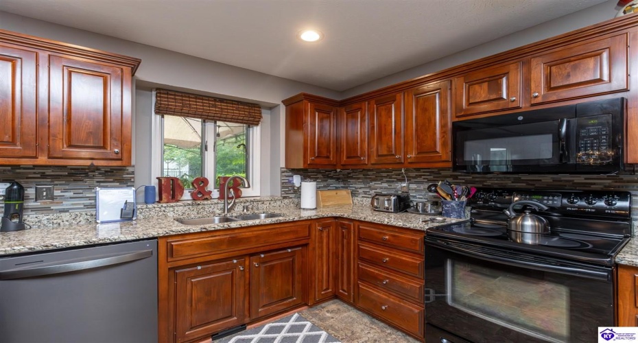 Walnut Road, Frankfort, Kentucky 40601, ,3 BathroomsBathrooms,For Sale,Walnut Road,HK24003494 Walnut Road, Frankfort, Kentucky 40601, ,3 BathroomsBathrooms,For Sale,Walnut Road,HK24003494