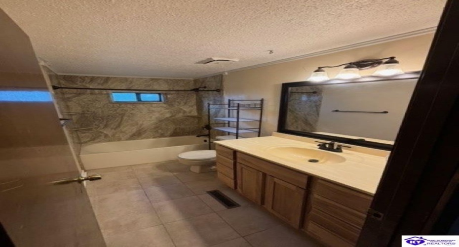 Amy Avenue, Elizabethtown, Kentucky 42701, ,3 BathroomsBathrooms,For Sale,Amy Avenue,HK24003523