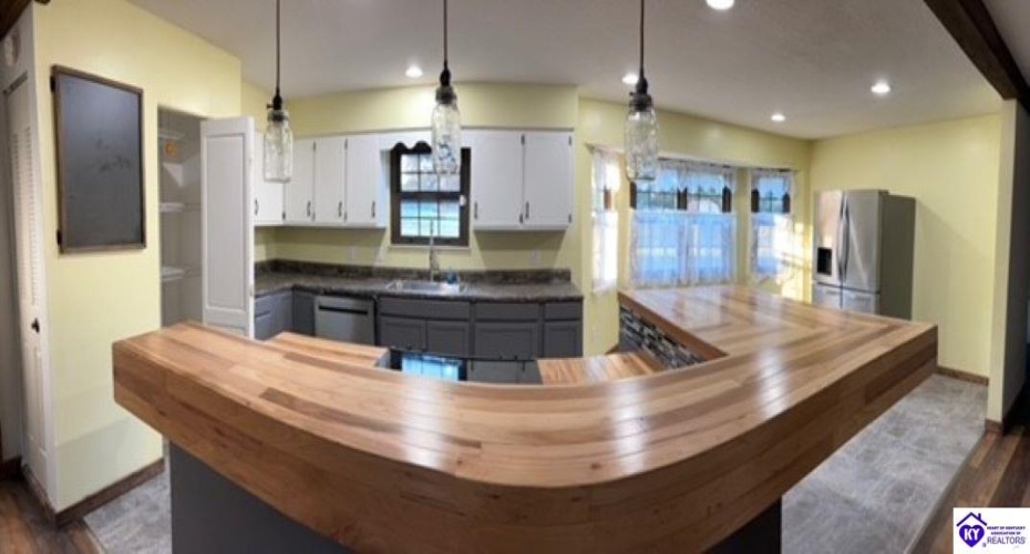 Amy Avenue, Elizabethtown, Kentucky 42701, ,3 BathroomsBathrooms,For Sale,Amy Avenue,HK24003523