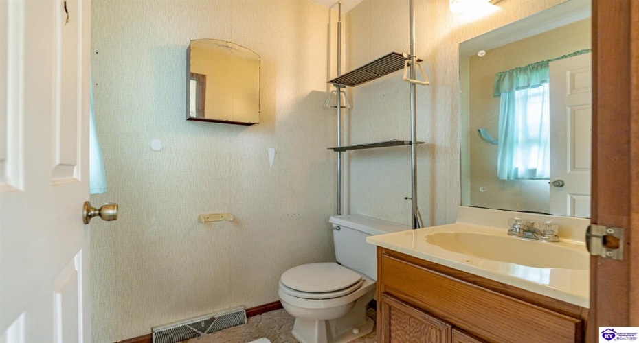 Old Leitchfield Road, Clarkson, Kentucky 42726, ,2 BathroomsBathrooms,For Sale,Old Leitchfield Road,HK24003537 Old Leitchfield Road, Clarkson, Kentucky 42726, ,2 BathroomsBathrooms,For Sale,Old Leitchfield Road,HK24003537