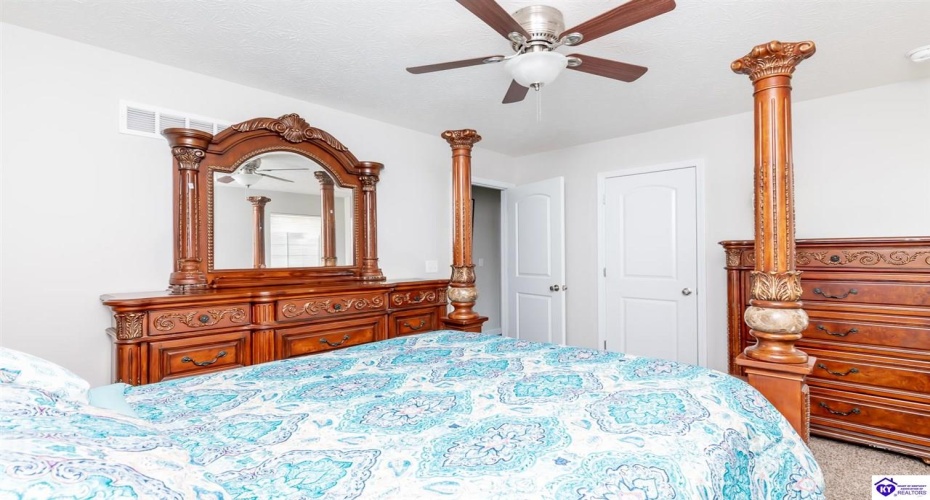 Napa Valley Court, Vine Grove, Kentucky 40175, ,3 BathroomsBathrooms,For Sale,Napa Valley Court,HK24003552 Napa Valley Court, Vine Grove, Kentucky 40175, ,3 BathroomsBathrooms,For Sale,Napa Valley Court,HK24003552