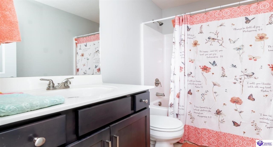 Napa Valley Court, Vine Grove, Kentucky 40175, ,3 BathroomsBathrooms,For Sale,Napa Valley Court,HK24003552 Napa Valley Court, Vine Grove, Kentucky 40175, ,3 BathroomsBathrooms,For Sale,Napa Valley Court,HK24003552