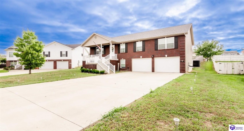 Napa Valley Court, Vine Grove, Kentucky 40175, ,3 BathroomsBathrooms,For Sale,Napa Valley Court,HK24003552 Napa Valley Court, Vine Grove, Kentucky 40175, ,3 BathroomsBathrooms,For Sale,Napa Valley Court,HK24003552