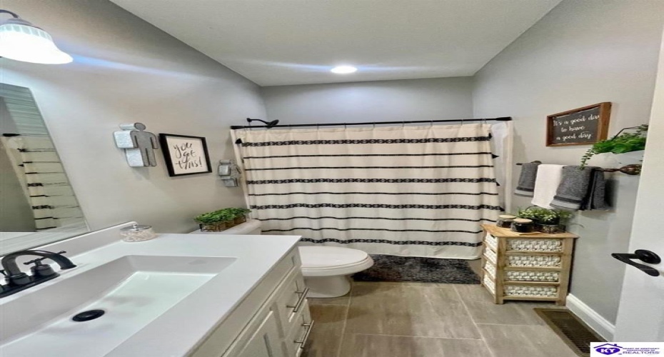 Weed Keltner Road, Edmonton, Kentucky 42718, ,3 BathroomsBathrooms,For Sale,Weed Keltner Road,HK24003561