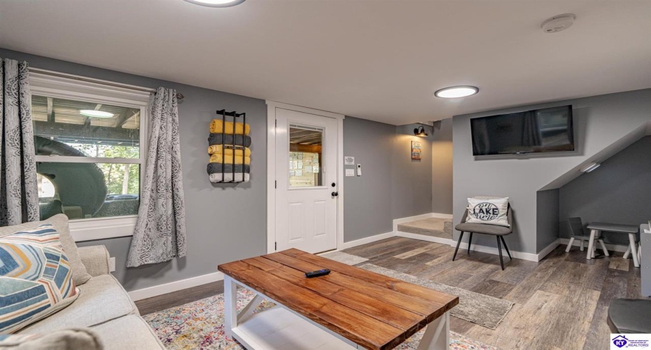 Rainbow Gardens Extension Lane, McDaniels, Kentucky 40152, ,2 BathroomsBathrooms,For Sale,Rainbow Gardens Extension Lane,HK24003564