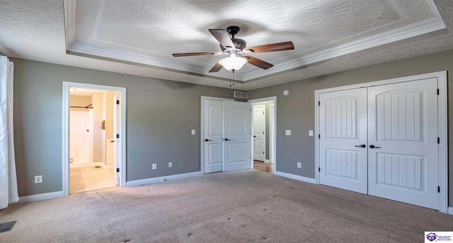 Loretto Drive, Elizabethtown, Kentucky 42701, ,2 BathroomsBathrooms,For Sale,Loretto Drive,HK24003576