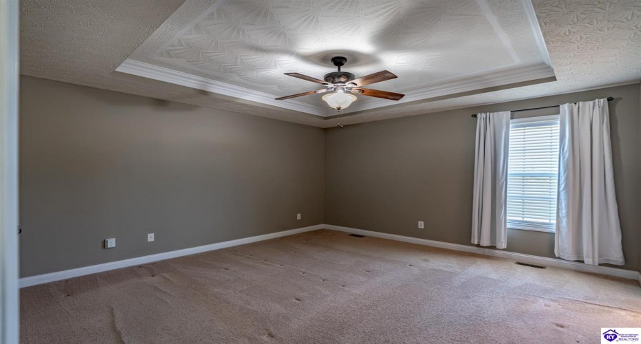 Loretto Drive, Elizabethtown, Kentucky 42701, ,2 BathroomsBathrooms,For Sale,Loretto Drive,HK24003576