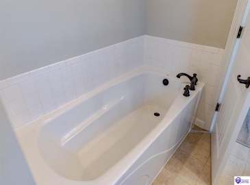 Loretto Drive, Elizabethtown, Kentucky 42701, ,2 BathroomsBathrooms,For Sale,Loretto Drive,HK24003576 Loretto Drive, Elizabethtown, Kentucky 42701, ,2 BathroomsBathrooms,For Sale,Loretto Drive,HK24003576
