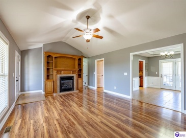 Loretto Drive, Elizabethtown, Kentucky 42701, ,2 BathroomsBathrooms,For Sale,Loretto Drive,HK24003576 Loretto Drive, Elizabethtown, Kentucky 42701, ,2 BathroomsBathrooms,For Sale,Loretto Drive,HK24003576