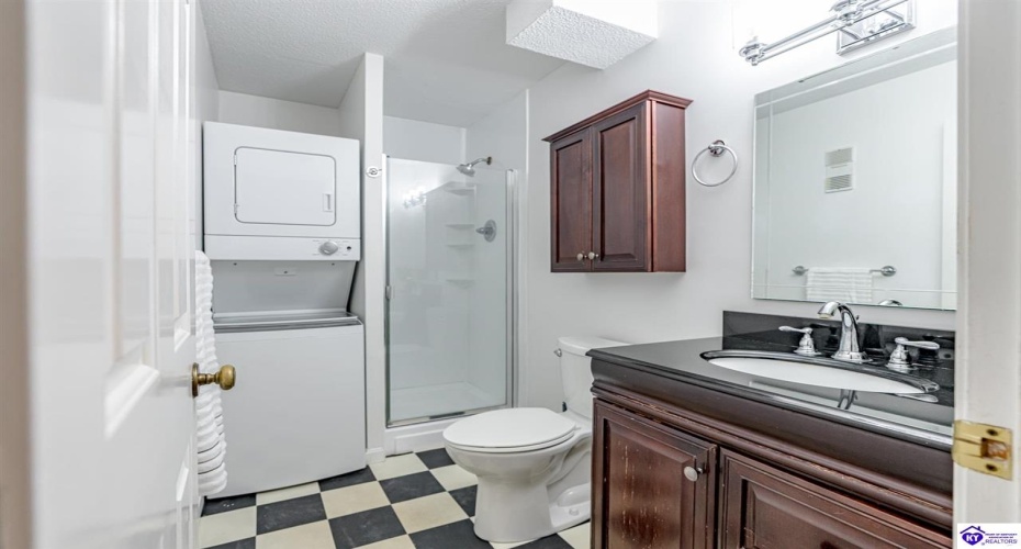 Freeman Green Drive, Elizabethtown, Kentucky 42701, ,2 BathroomsBathrooms,For Sale,Freeman Green Drive,HK24003589