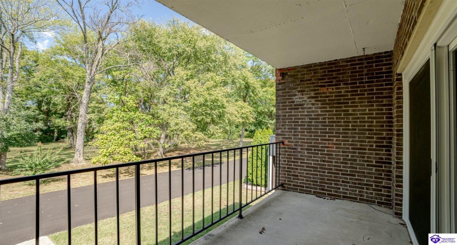 Freeman Green Drive, Elizabethtown, Kentucky 42701, ,2 BathroomsBathrooms,For Sale,Freeman Green Drive,HK24003589