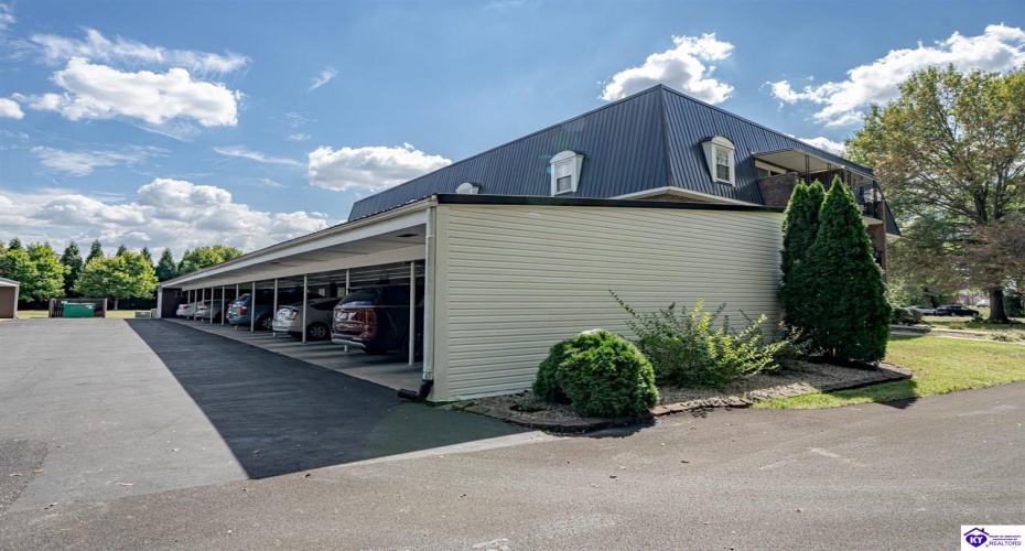 Freeman Green Drive, Elizabethtown, Kentucky 42701, ,2 BathroomsBathrooms,For Sale,Freeman Green Drive,HK24003589