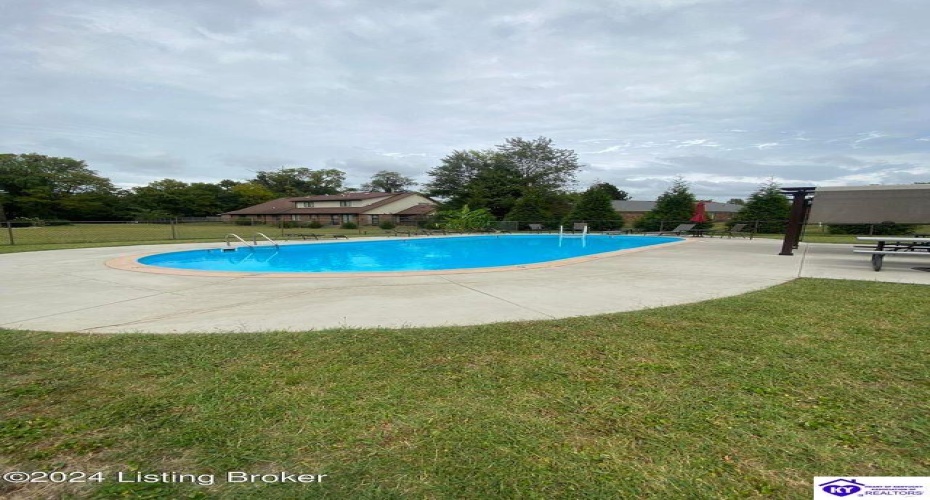 Freeman Green Drive, Elizabethtown, Kentucky 42701, ,2 BathroomsBathrooms,For Sale,Freeman Green Drive,HK24003589