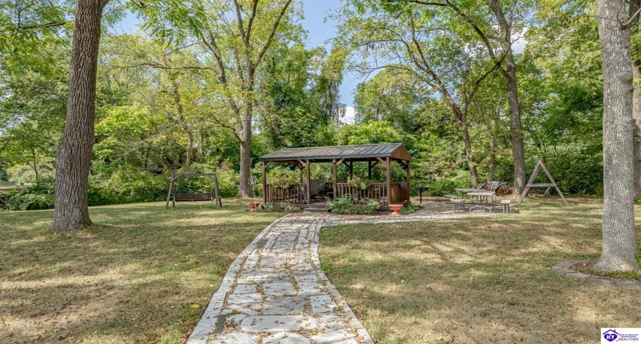 Freeman Green Drive, Elizabethtown, Kentucky 42701, ,2 BathroomsBathrooms,For Sale,Freeman Green Drive,HK24003589