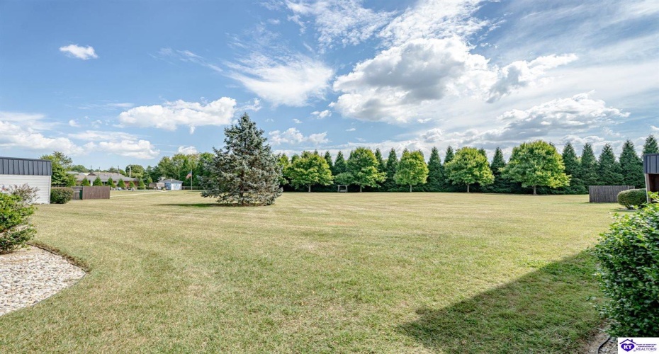 Freeman Green Drive, Elizabethtown, Kentucky 42701, ,2 BathroomsBathrooms,For Sale,Freeman Green Drive,HK24003589