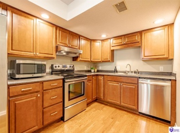 Freeman Green Drive, Elizabethtown, Kentucky 42701, ,2 BathroomsBathrooms,For Sale,Freeman Green Drive,HK24003589 Freeman Green Drive, Elizabethtown, Kentucky 42701, ,2 BathroomsBathrooms,For Sale,Freeman Green Drive,HK24003589