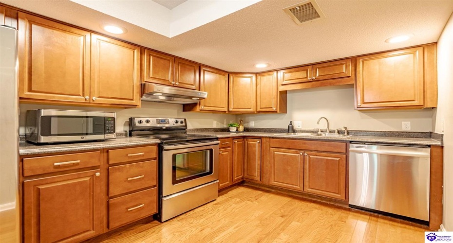 Freeman Green Drive, Elizabethtown, Kentucky 42701, ,2 BathroomsBathrooms,For Sale,Freeman Green Drive,HK24003589