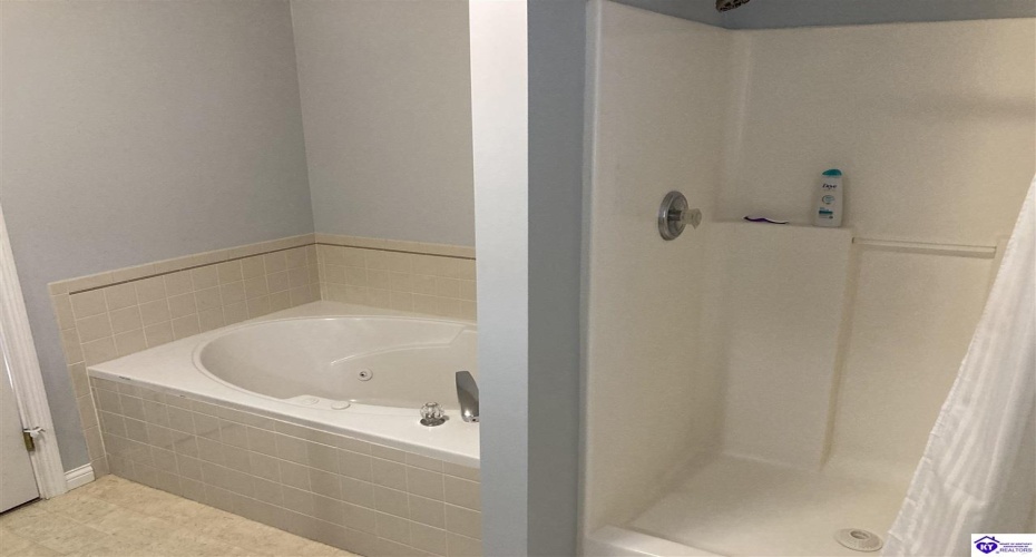 Andover Drive, Glendale, Kentucky 42740, ,3 BathroomsBathrooms,For Sale,Andover Drive,HK24003592