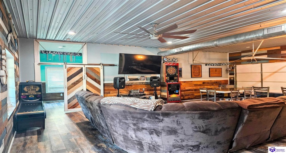 Riverview Drive, Jamestown, Kentucky 42629, ,2 BathroomsBathrooms,For Sale,Riverview Drive,HK24003602