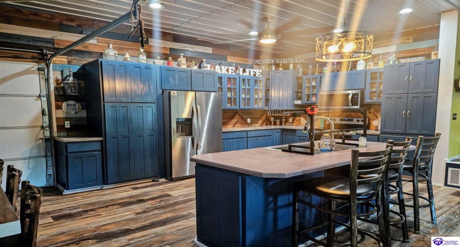 Riverview Drive, Jamestown, Kentucky 42629, ,2 BathroomsBathrooms,For Sale,Riverview Drive,HK24003602