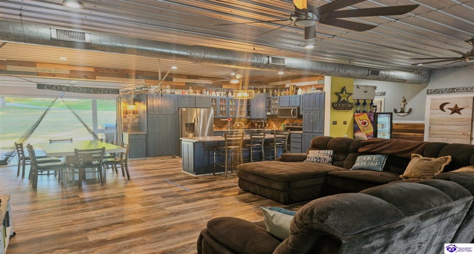 Riverview Drive, Jamestown, Kentucky 42629, ,2 BathroomsBathrooms,For Sale,Riverview Drive,HK24003602