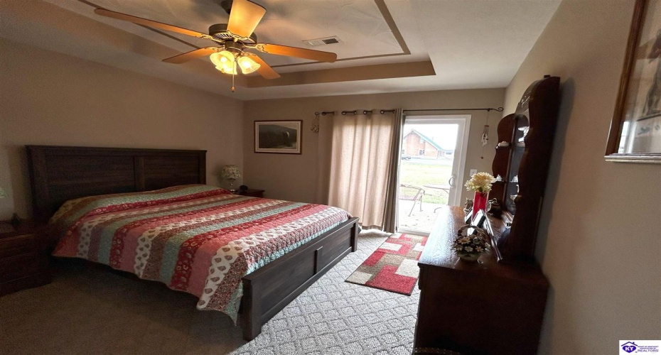 College Station Court, Elizabethtown, Kentucky 42701, ,1 BathroomBathrooms,For Sale,College Station Court,HK24003639
