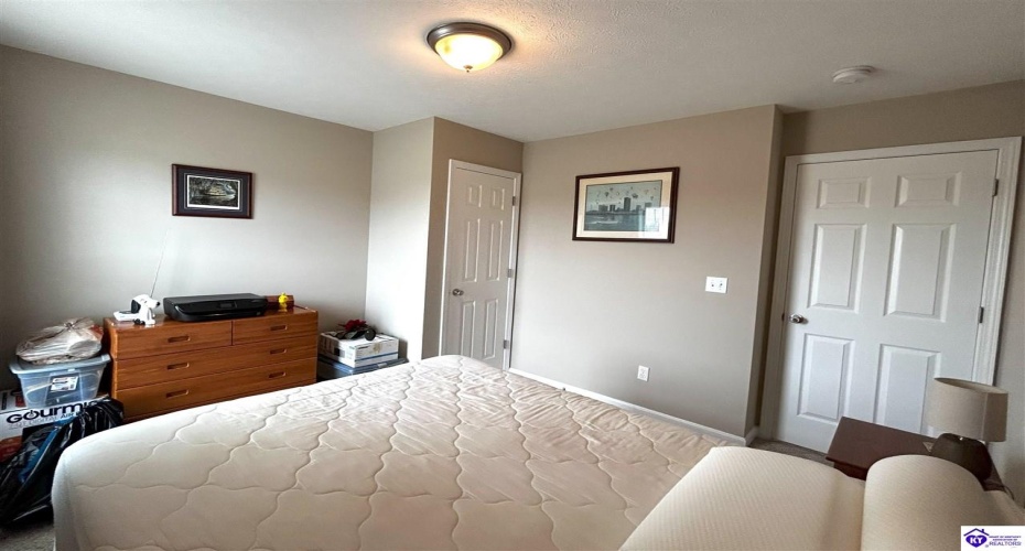 College Station Court, Elizabethtown, Kentucky 42701, ,1 BathroomBathrooms,For Sale,College Station Court,HK24003639