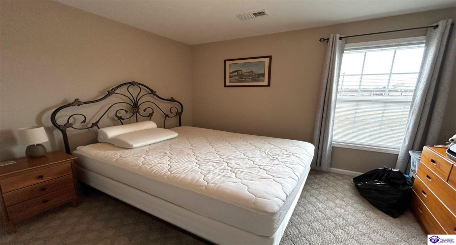 College Station Court, Elizabethtown, Kentucky 42701, ,1 BathroomBathrooms,For Sale,College Station Court,HK24003639