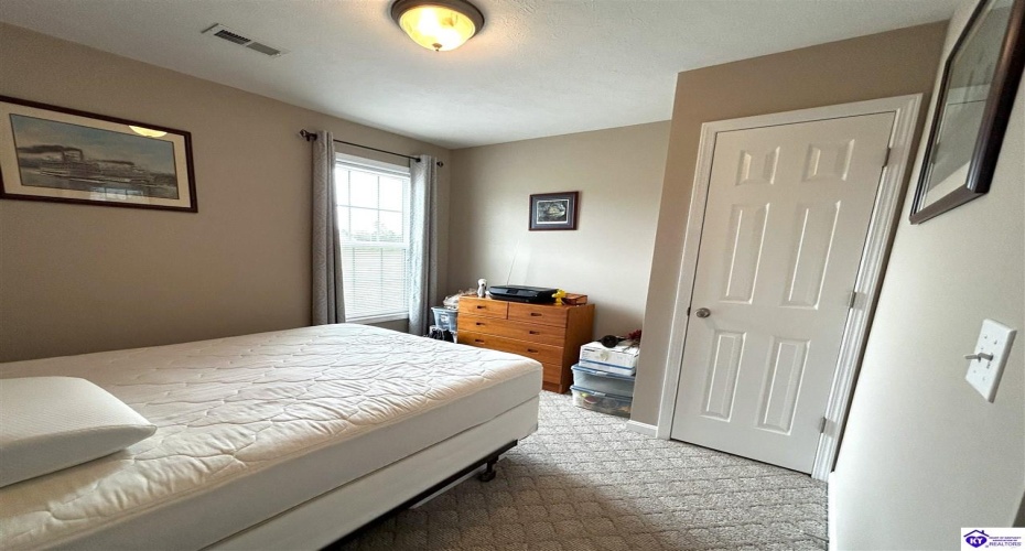 College Station Court, Elizabethtown, Kentucky 42701, ,1 BathroomBathrooms,For Sale,College Station Court,HK24003639