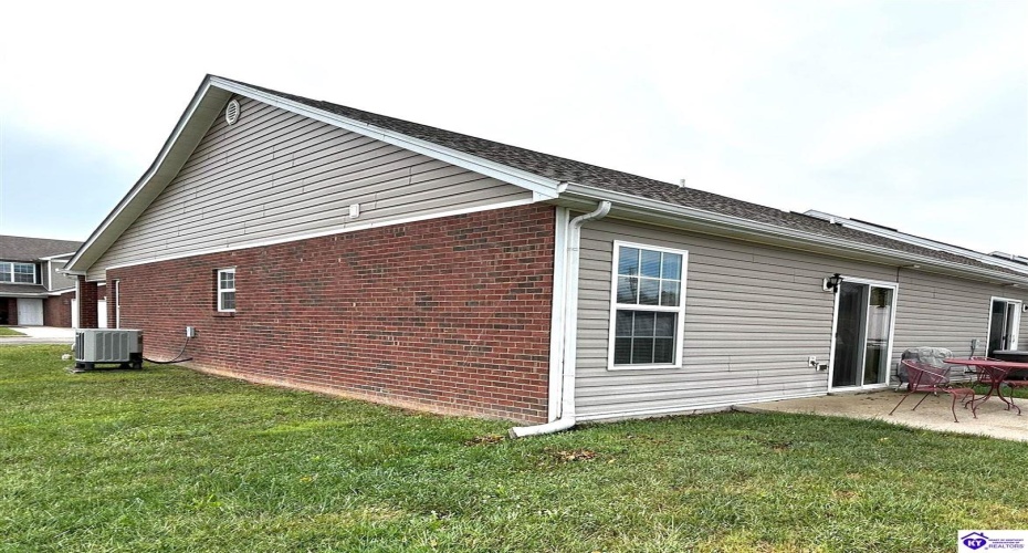 College Station Court, Elizabethtown, Kentucky 42701, ,1 BathroomBathrooms,For Sale,College Station Court,HK24003639