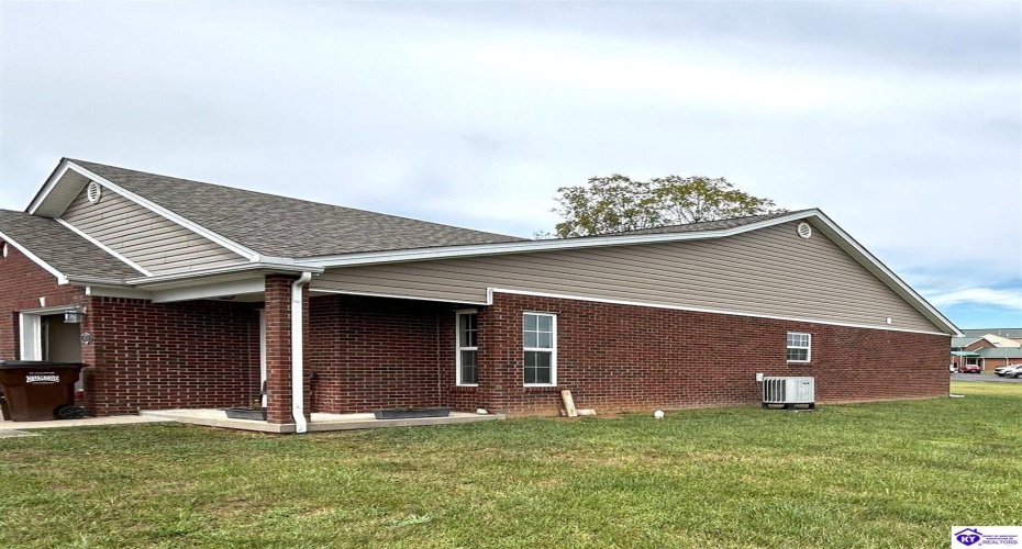 College Station Court, Elizabethtown, Kentucky 42701, ,1 BathroomBathrooms,For Sale,College Station Court,HK24003639