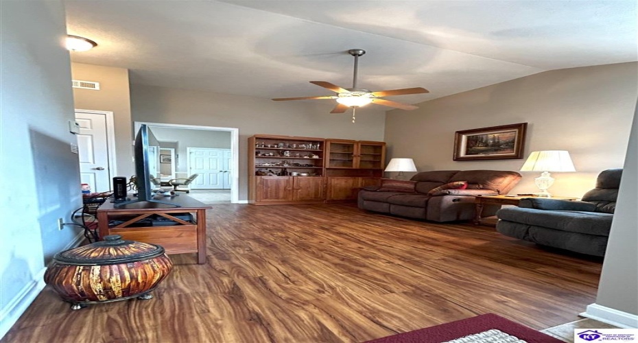 College Station Court, Elizabethtown, Kentucky 42701, ,1 BathroomBathrooms,For Sale,College Station Court,HK24003639