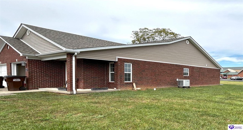 College Station Court, Elizabethtown, Kentucky 42701, ,1 BathroomBathrooms,For Sale,College Station Court,HK24003639