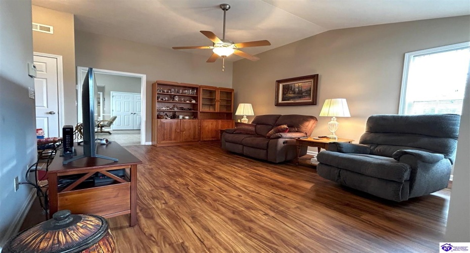 College Station Court, Elizabethtown, Kentucky 42701, ,1 BathroomBathrooms,For Sale,College Station Court,HK24003639