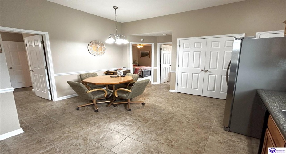 College Station Court, Elizabethtown, Kentucky 42701, ,1 BathroomBathrooms,For Sale,College Station Court,HK24003639