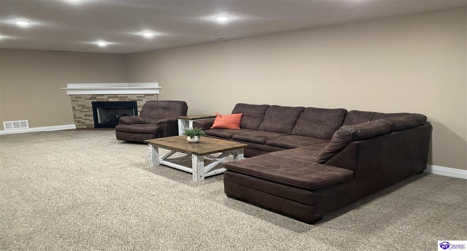 Rhudes Creek Road, Glendale, Kentucky 42740, ,3 BathroomsBathrooms,For Sale,Rhudes Creek Road,HK24003642