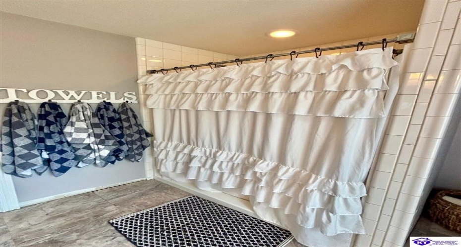 Feathersburg Road, Elkhorn, Kentucky 42733, ,3 BathroomsBathrooms,For Sale,Feathersburg Road,HK24003646 Feathersburg Road, Elkhorn, Kentucky 42733, ,3 BathroomsBathrooms,For Sale,Feathersburg Road,HK24003646