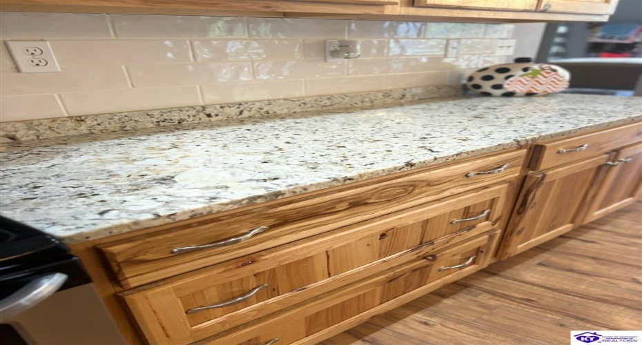 Feathersburg Road, Elkhorn, Kentucky 42733, ,3 BathroomsBathrooms,For Sale,Feathersburg Road,HK24003646 Feathersburg Road, Elkhorn, Kentucky 42733, ,3 BathroomsBathrooms,For Sale,Feathersburg Road,HK24003646