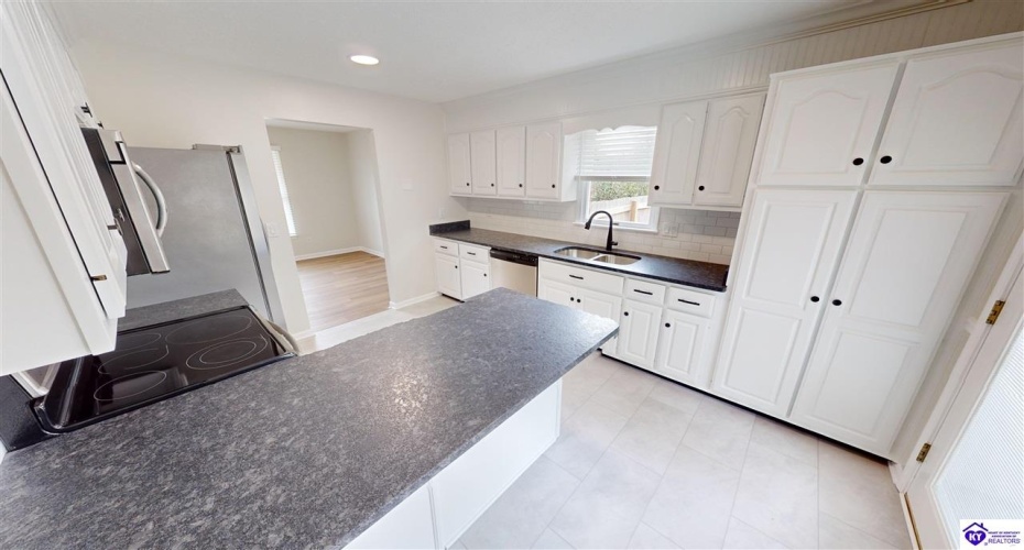 Rainbow Way, Elizabethtown, Kentucky 42701, ,2 BathroomsBathrooms,For Sale,Rainbow Way,HK24003648