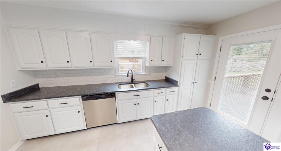 Rainbow Way, Elizabethtown, Kentucky 42701, ,2 BathroomsBathrooms,For Sale,Rainbow Way,HK24003648