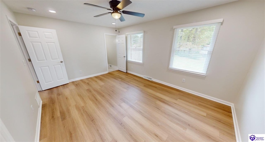 Rainbow Way, Elizabethtown, Kentucky 42701, ,2 BathroomsBathrooms,For Sale,Rainbow Way,HK24003648