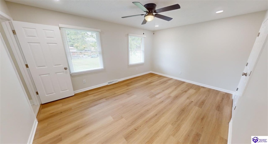 Rainbow Way, Elizabethtown, Kentucky 42701, ,2 BathroomsBathrooms,For Sale,Rainbow Way,HK24003648